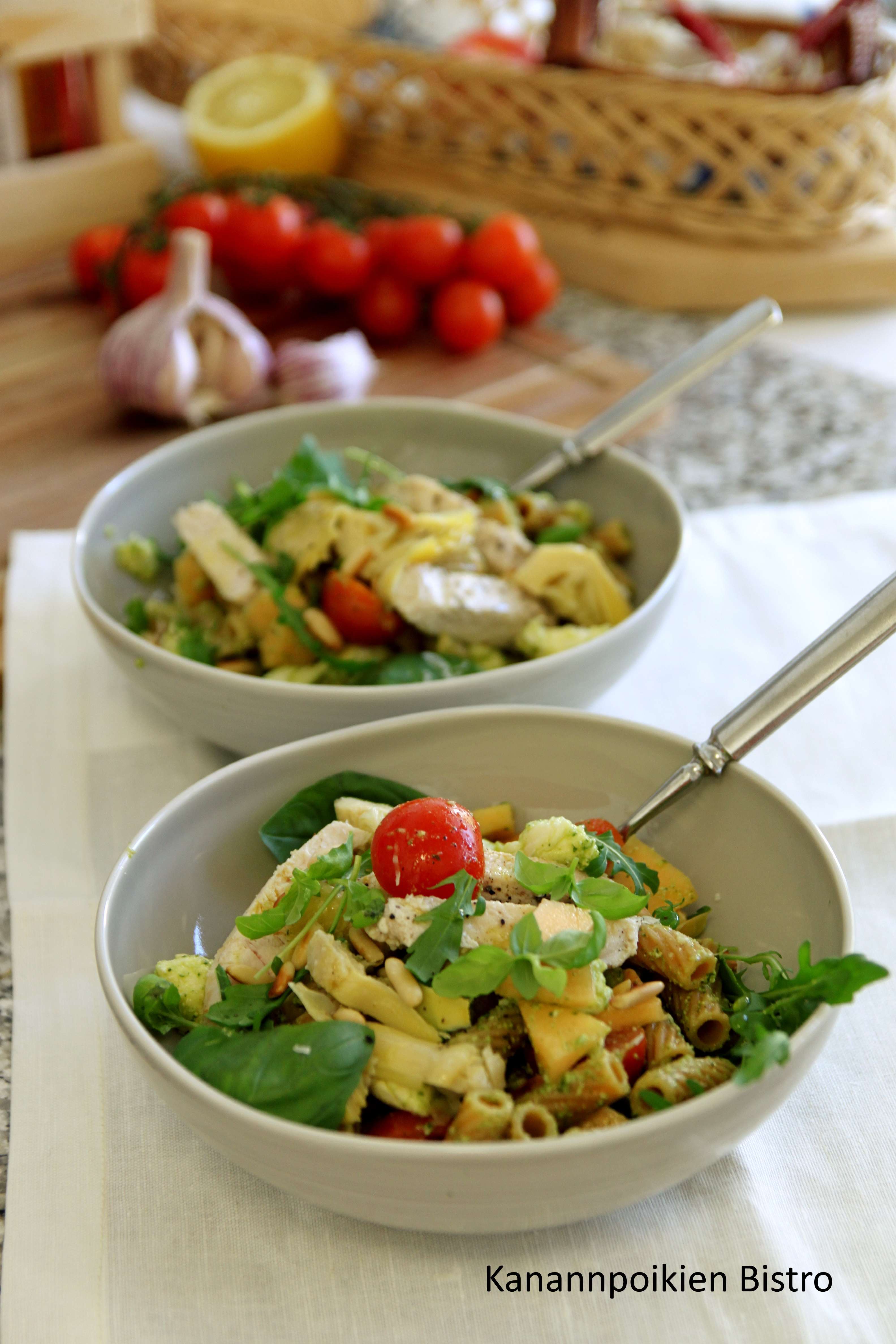 Gluteeniton kana-pastasalaatti & vihreä pesto