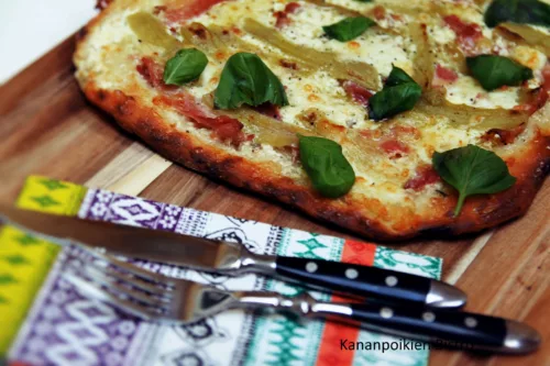 Raparperi-pekonipizza
