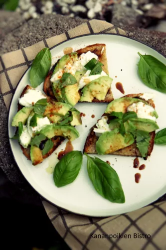 Avokado-mozzarellabruschetat