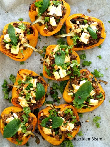 Täytetyt paprikat karitsalla ja sitruuna-spelttirisotolla