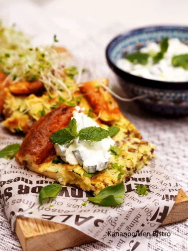 Linssi-kesäkurpitsapannari & kurkku-fetakastike