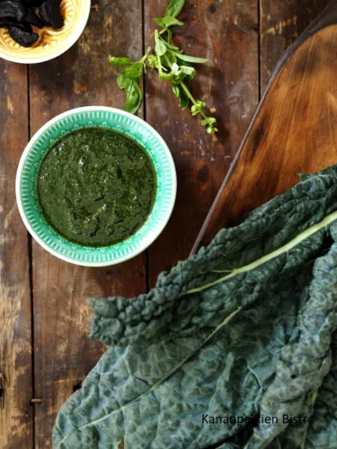 Mustakaalipesto