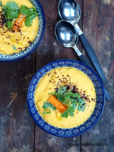 Paahteinen porkkana-tahinikeitto