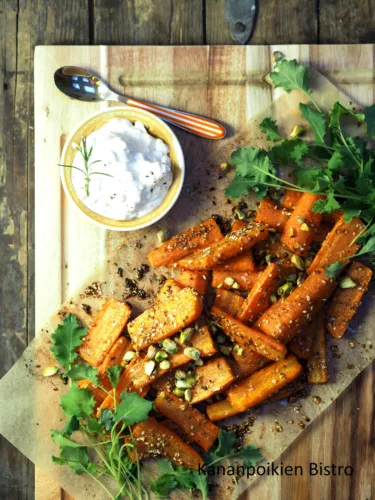 Dukkah-porkkanat & vuohenjuustomousse