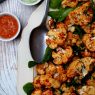 Paahdettu kukkakaalisalaatti romesco-kastikkeella
