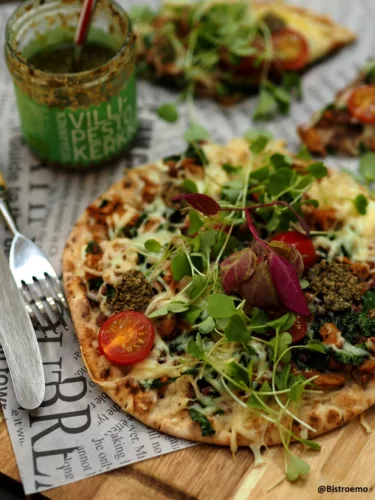 Nopea flatbread kantarelleilla ja porolla