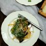Pastaa fetalla, paahteisella munakoisolla & makealla sipulilla