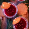 Rosmariini-pannacotta ja puolukkakastike