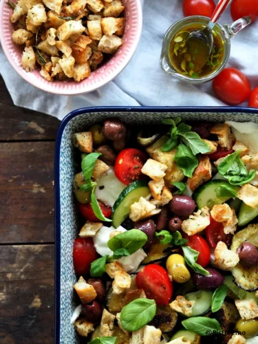 Munakoiso-tomaattipanzanella