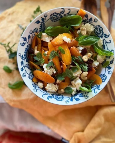 Paahdettu porkkana-fetasalaatti